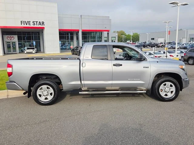 Used 2018 Silver Toyota SR5 image 13