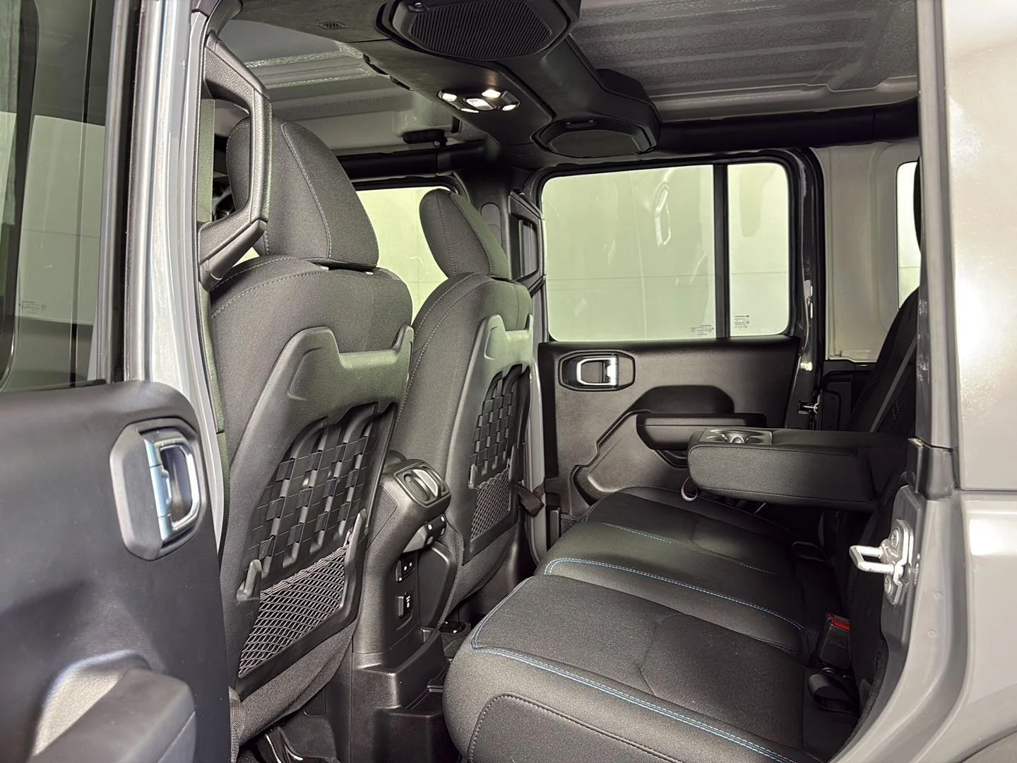 Used 2023 Sting-Gray Clearcoat Jeep Rubicon image 23