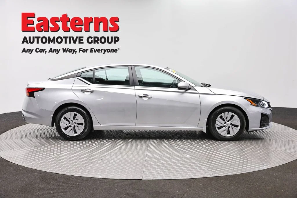 Used 2023 Silver Nissan 2.5 S image 4