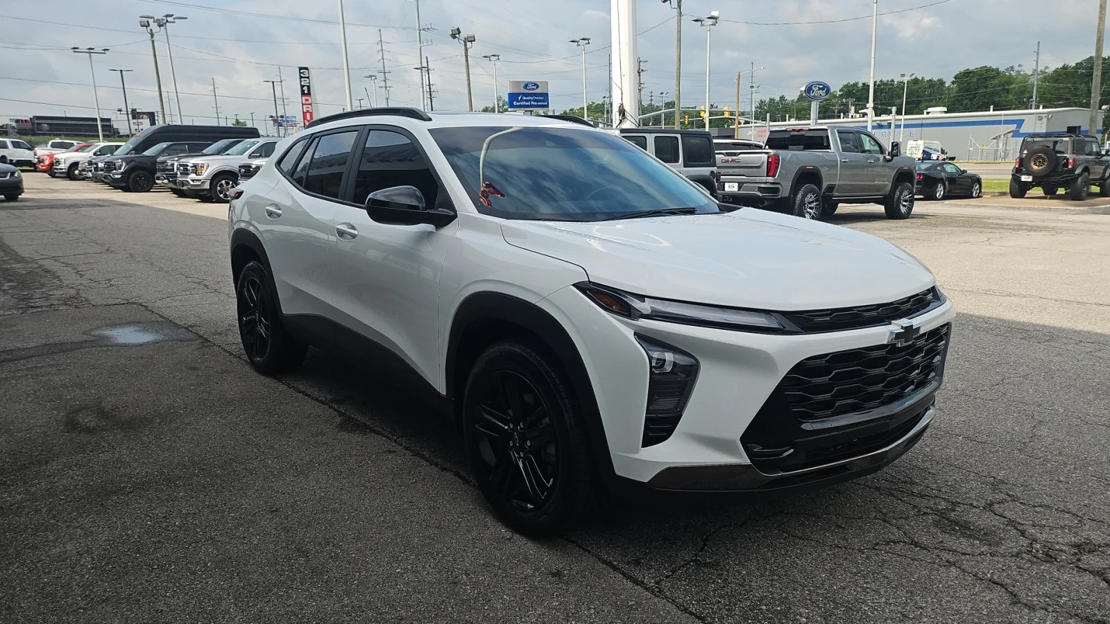 Used 2024 White Chevrolet ACTIV image 6