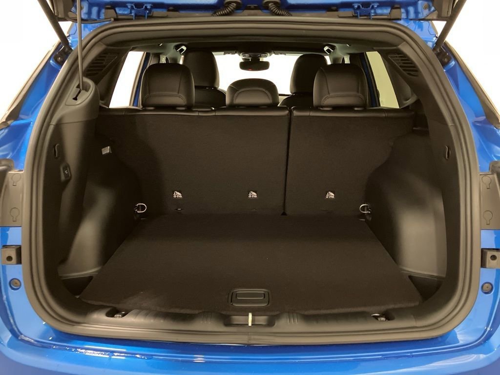 New 2026 Hydro Blue Pearl-Coat Exterior Paint Jeep Limited Altitude image 12