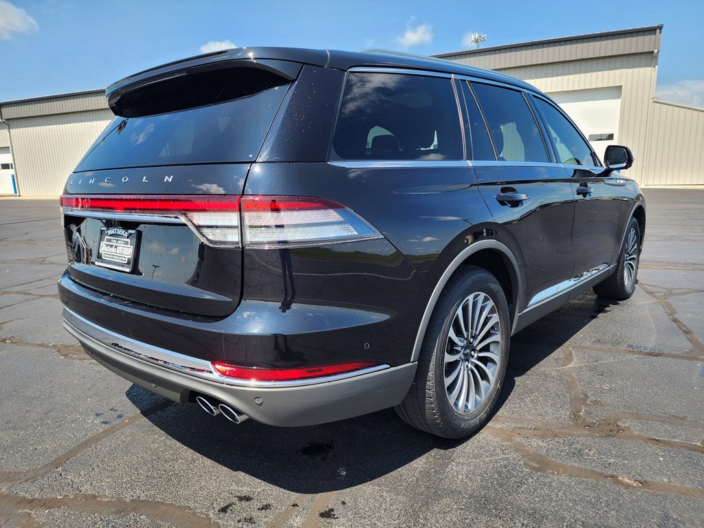 Used 2020 Infinite Black Metallic Lincoln Reserve image 6