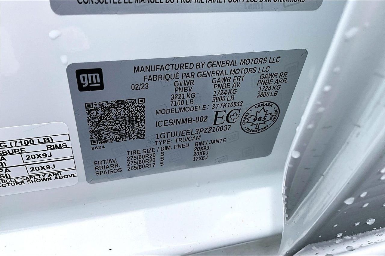 Used 2023 Summit White GMC AT4 image 22