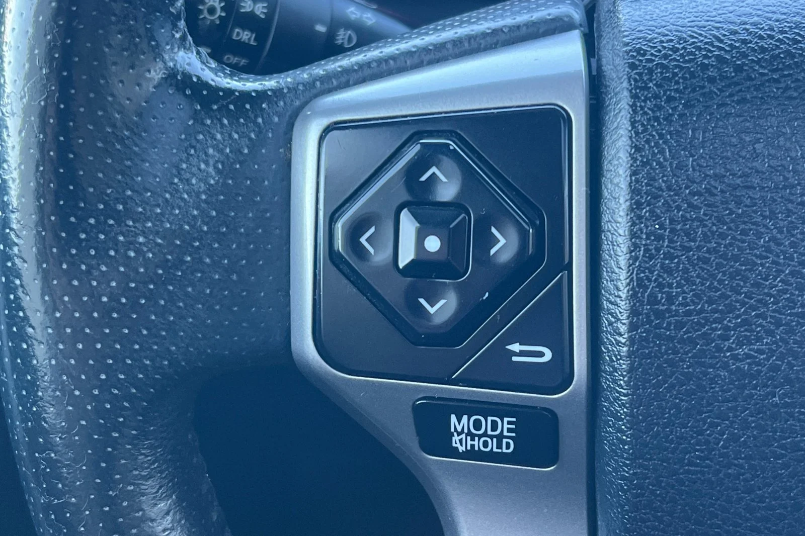 Used 2018 Super White Toyota SR5 Premium image 24