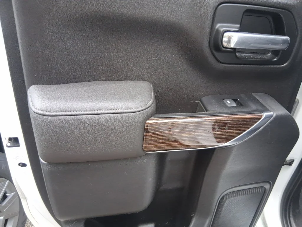 Used 2019 White GMC SLE image 13