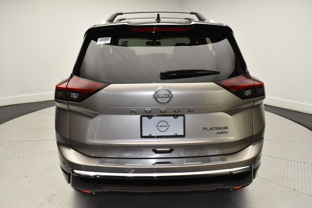 New 2026 Champagne Silver Metallic / Super Black Two-tone Nissan Platinum image 6