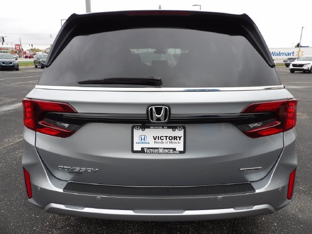 Certified Used 2025 Solar Silver Metallic Honda Touring image 6