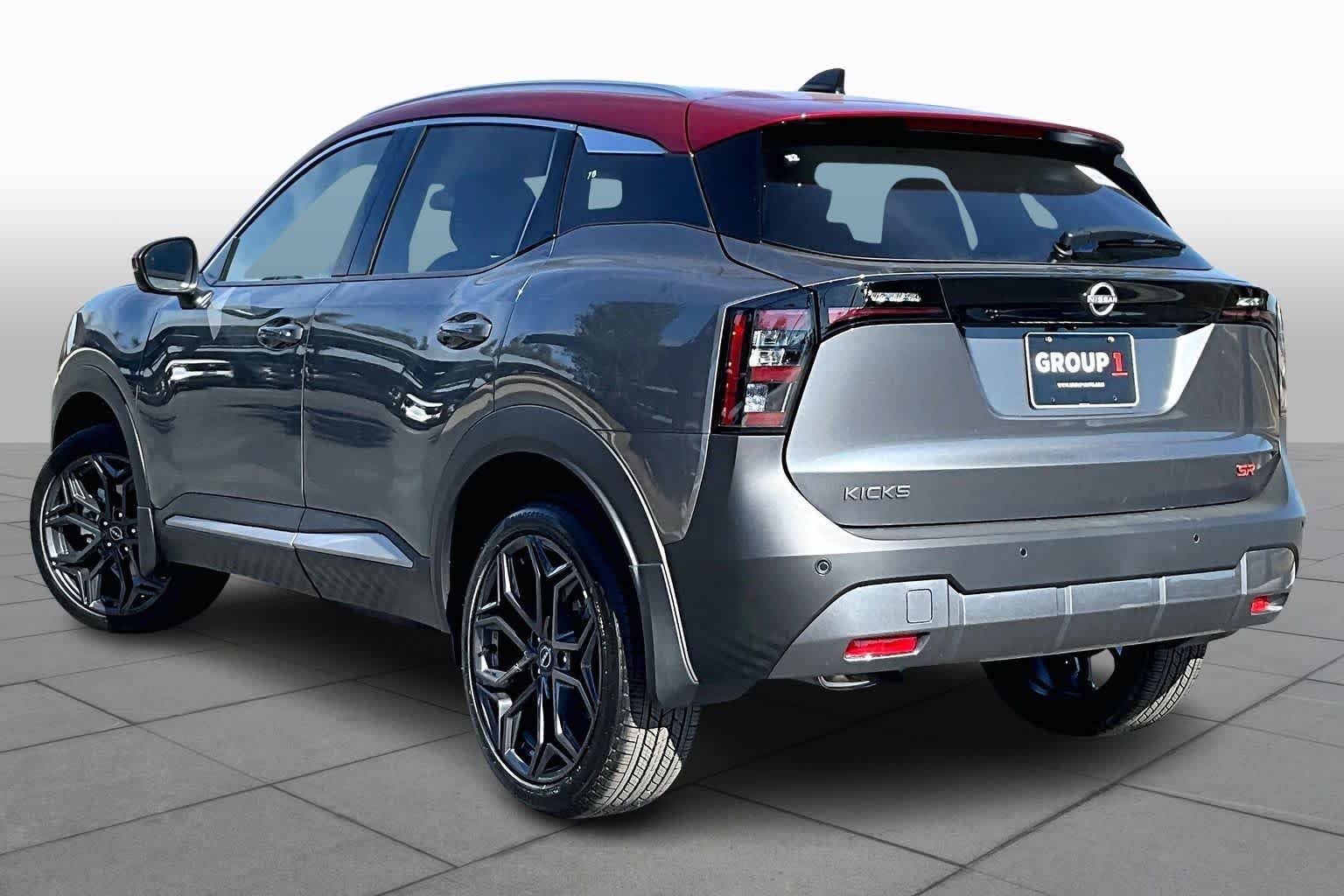New 2026 Gun Metallic / Scarlet Ember Tintcoat Two-tone Nissan SR image 12