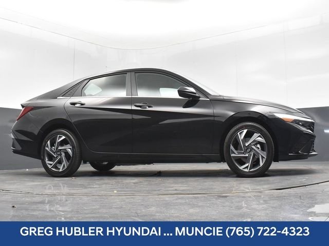 Used 2025 Black Hyundai SEL Convenience image 41