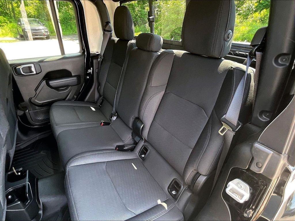 Used 2022 Black Jeep Sport image 23