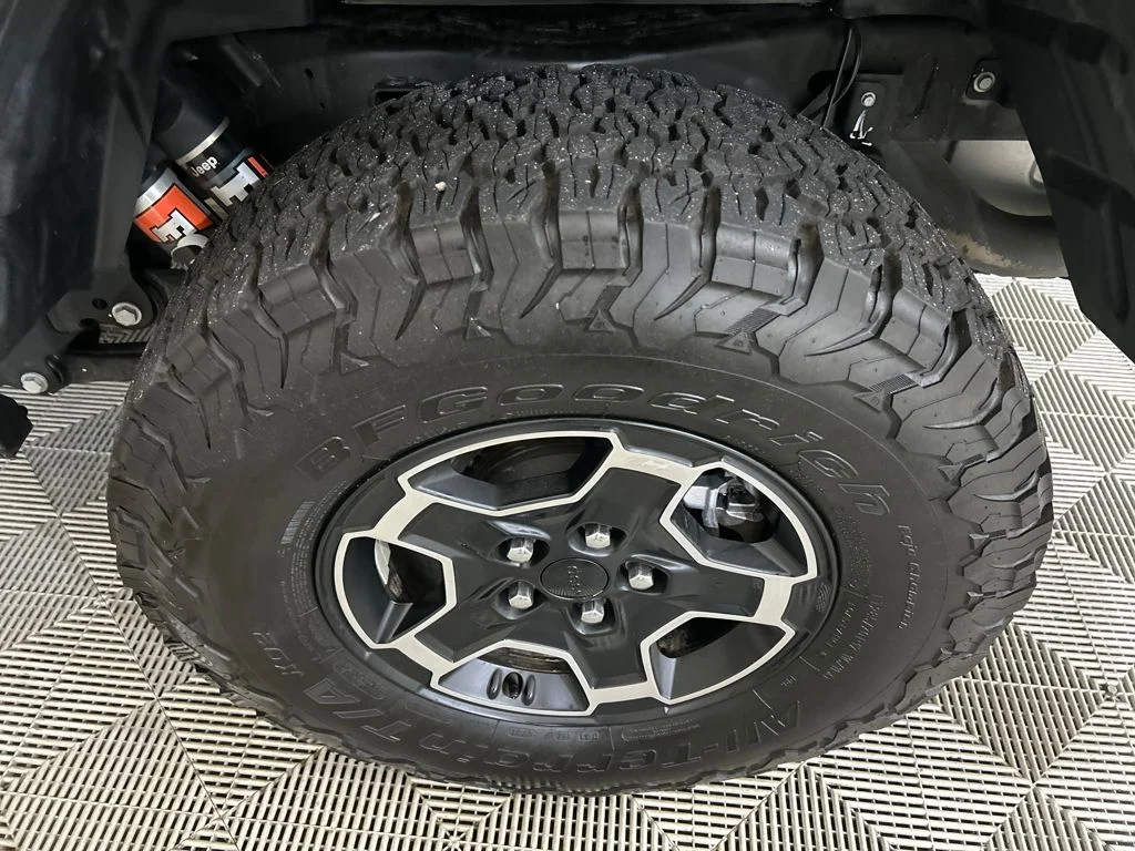Used 2021 Gray Jeep Mojave image 11