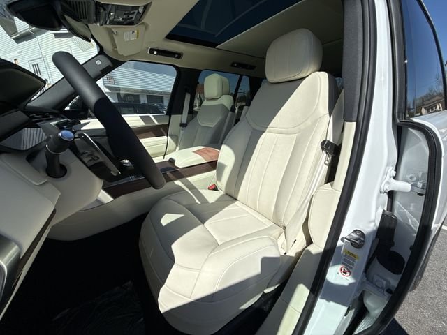 New 2026 Fuji White Land Rover SE image 10