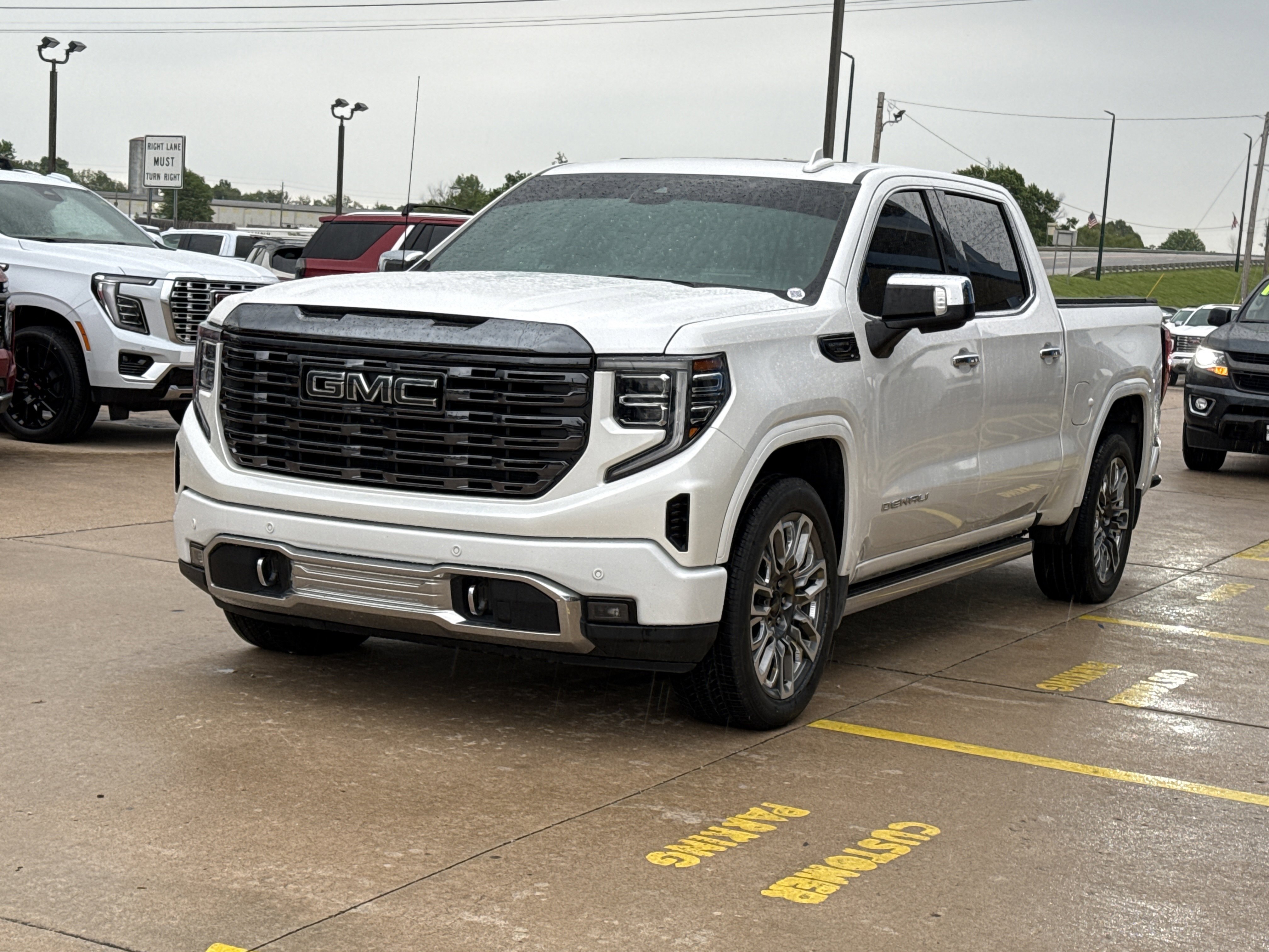 Used 2023 White Frost Tricoat GMC Denali Ultimate image 12