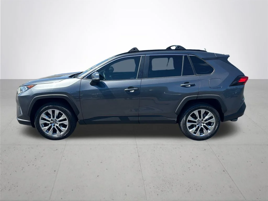 Used 2019 Gray Toyota XLE Premium image 10