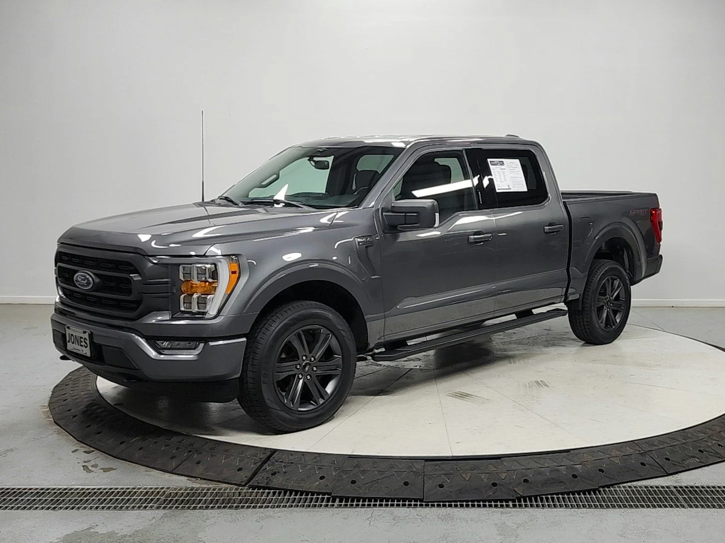 Used 2023 Gray Metallic Ford XLT image 3