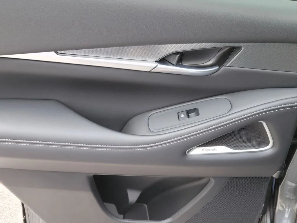 New 2027 HARBOR GRAY INFINITI Luxe FWD image 7