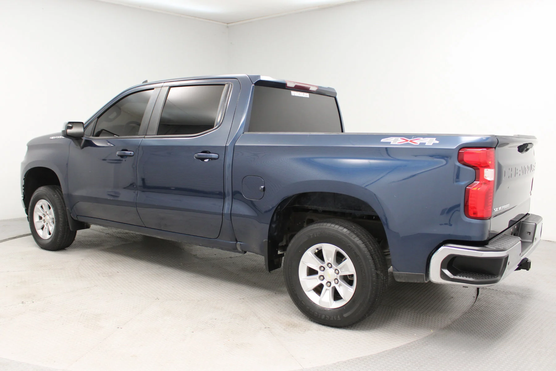 Used 2020 Northsky Blue Metallic Chevrolet 4WD Crew Cab 147 LT image 31
