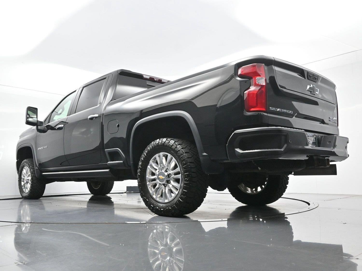 Used 2023 BLACK Chevrolet High Country image 48