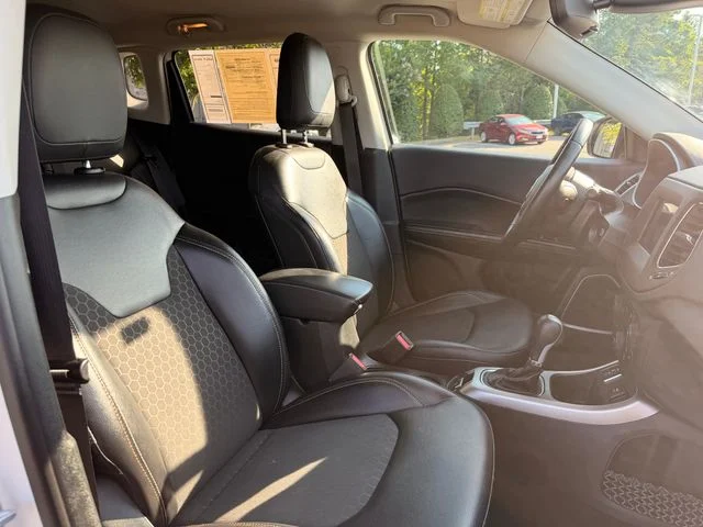 Used 2019 White Jeep Latitude image 23