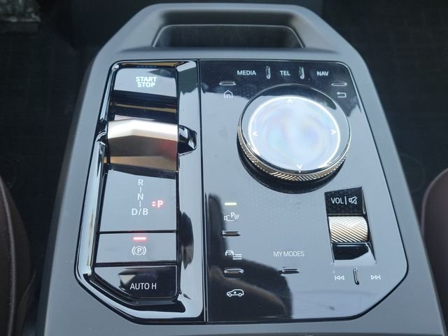 2026 BMW iX 45 - Photo 22