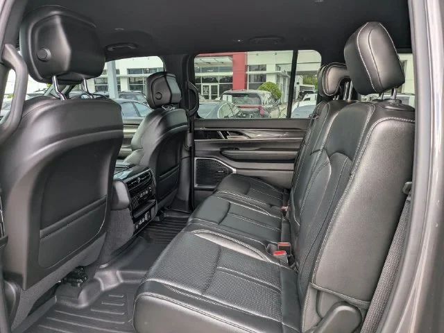 Used 2023 Gray Jeep Base image 15