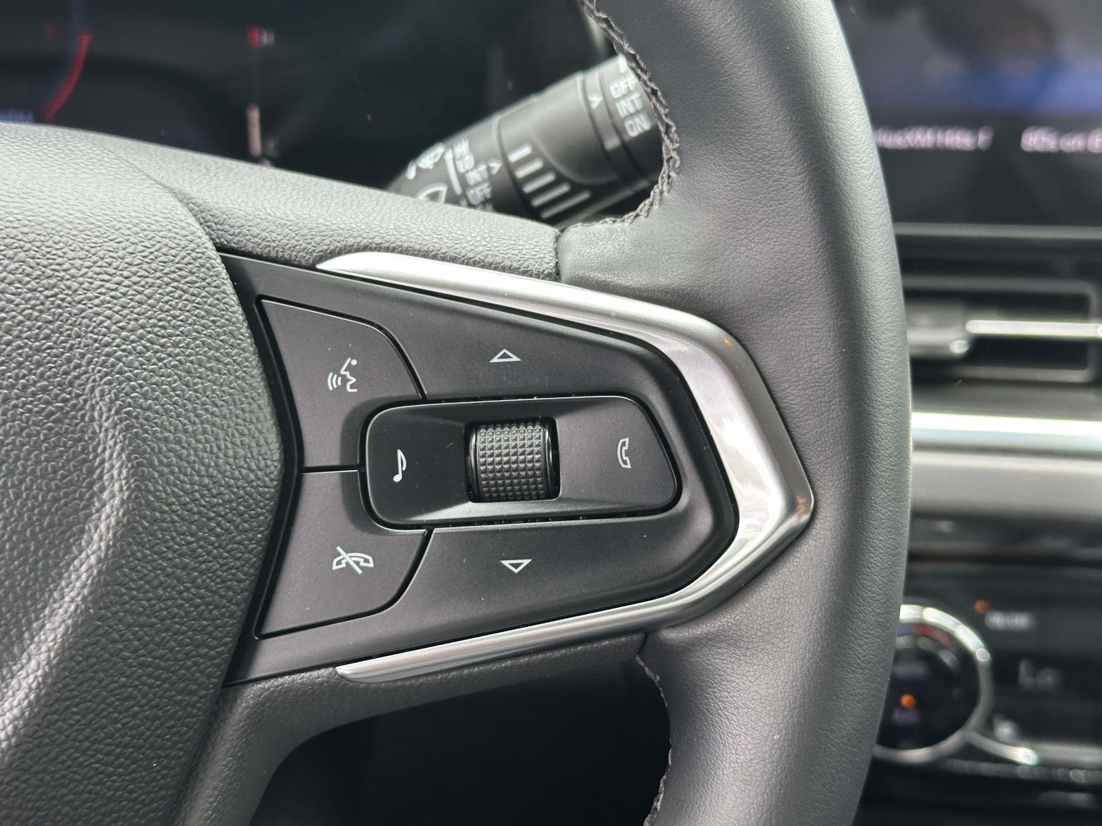Used 2024 White Chevrolet ACTIV image 21