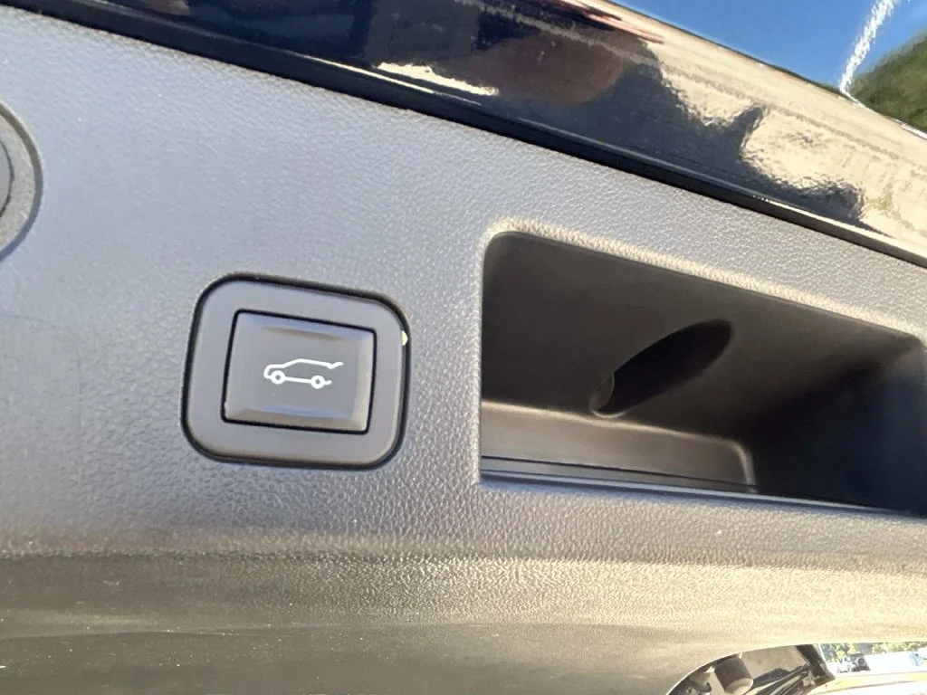 Used 2025 Mosaic Black Metallic Chevrolet LT image 9