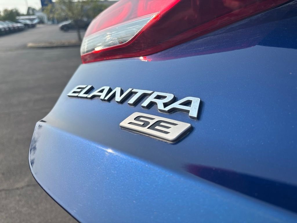 Used 2017 Blue Hyundai SE image 15