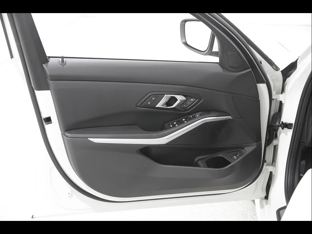 Used 2025 Alpine White BMW 330i xDrive image 4