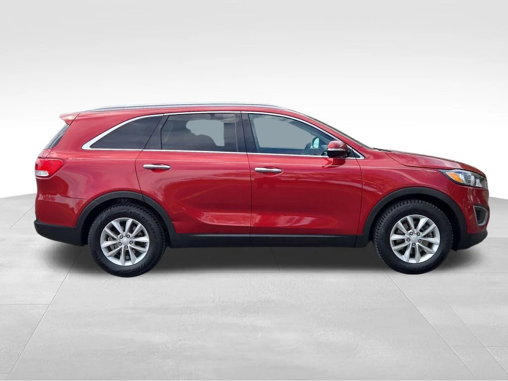 Used 2017 Red Kia LX image 10