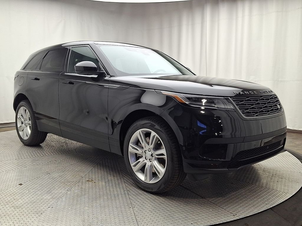 New 2026 Santorini Black Metallic Land Rover S image 2
