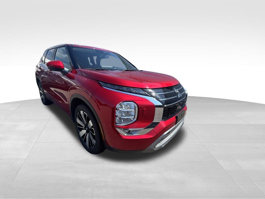Used 2025 Red Mitsubishi SE image 7