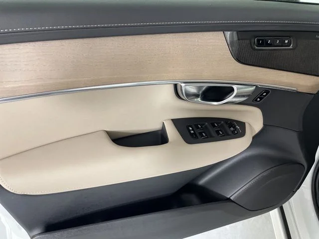 2026 Volvo XC90 Plus - Photo 14