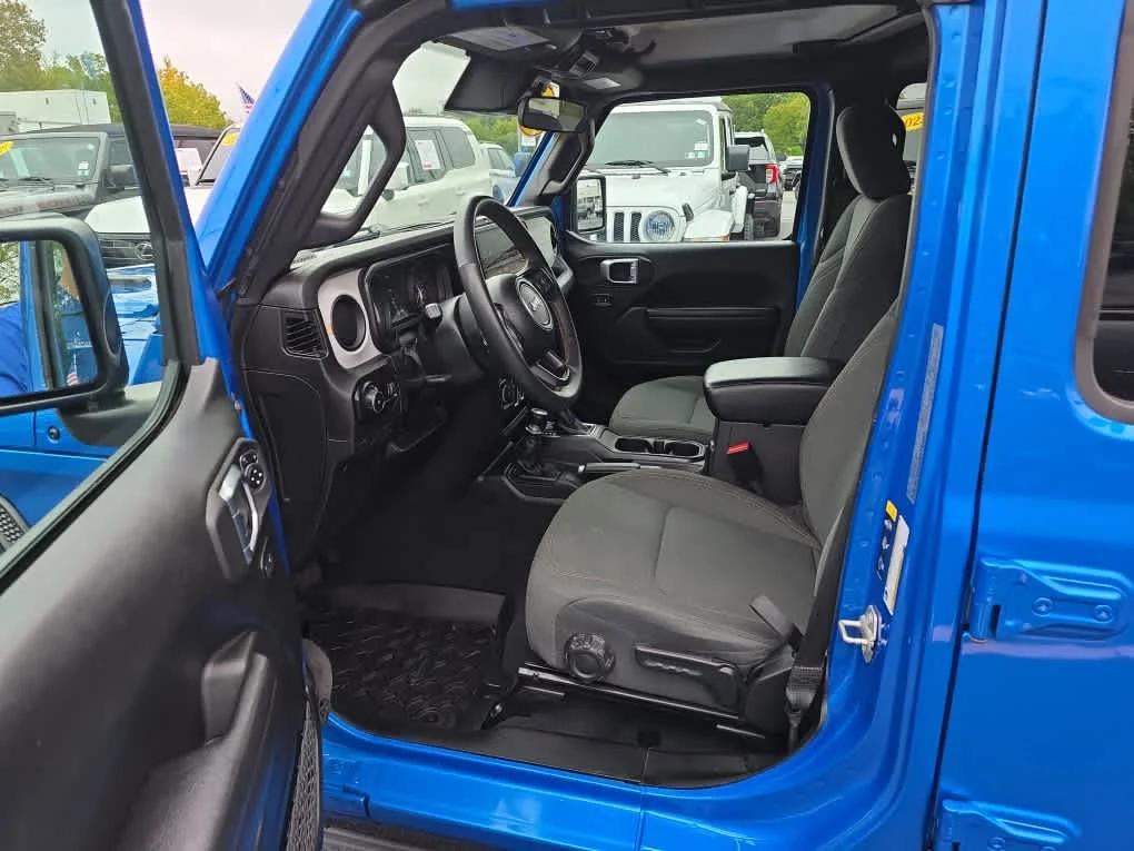 Used 2024 Hydro Blue Pearlcoat Jeep Sport S image 24