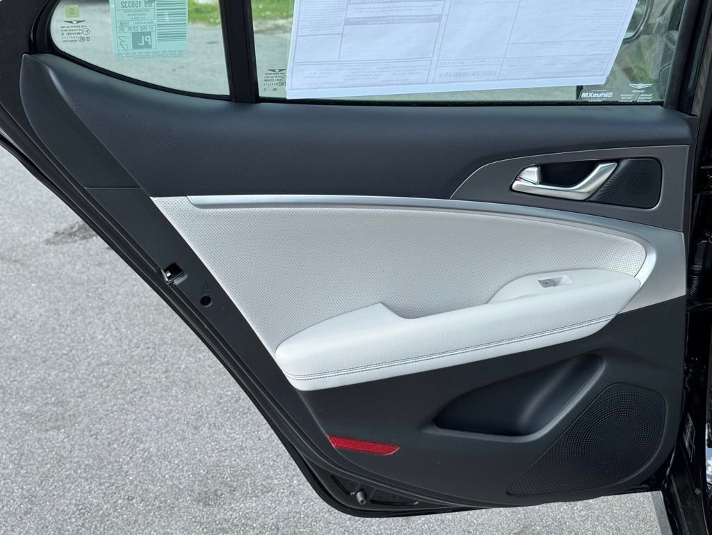 2025 GENESIS G70 Standard - Photo 19