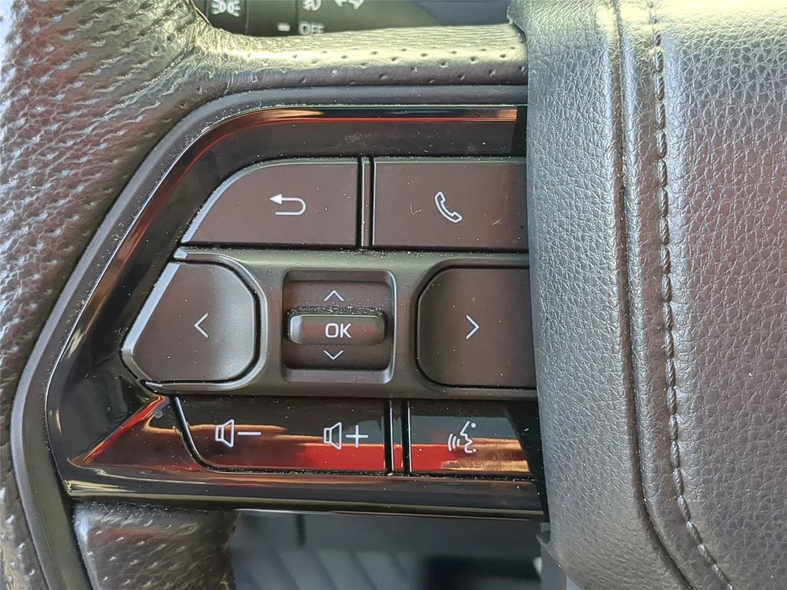 Used 2023  TOYOTA  image 20
