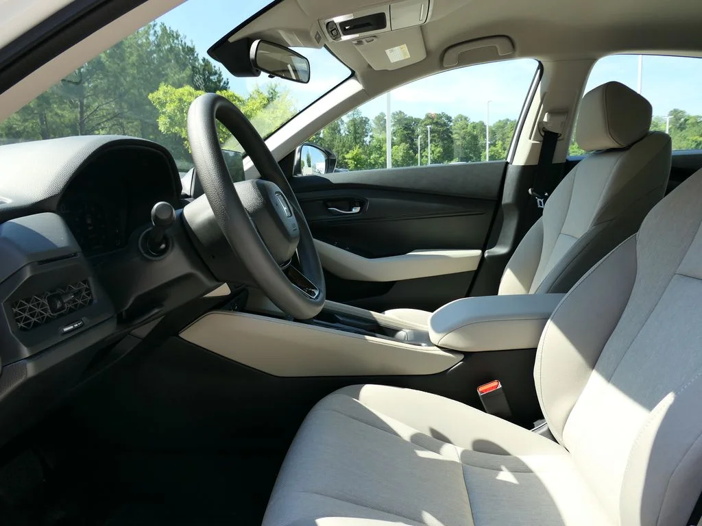 New 2026 Platinum White Pearl Honda LX image 13
