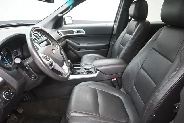 Used 2014 Black Ford Limited image 16