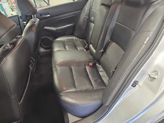 Used 2019 Silver Nissan 2.5 SL image 14