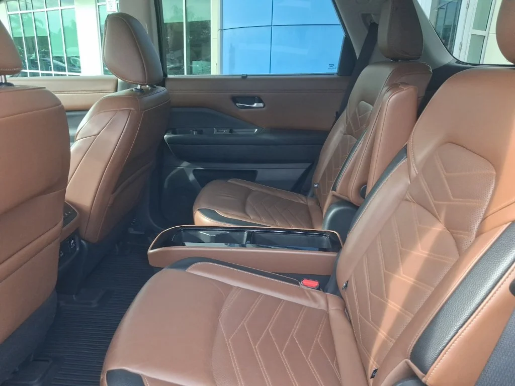 Used 2022 Silver Nissan Platinum image 26