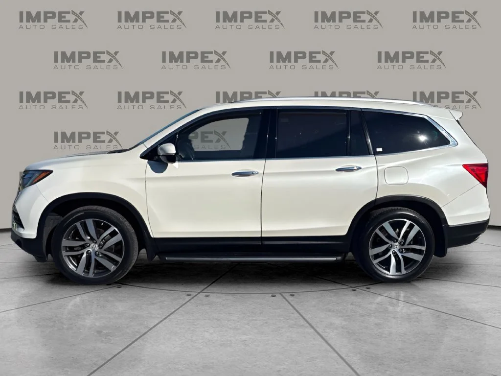 Used 2017  Honda Touring image 2
