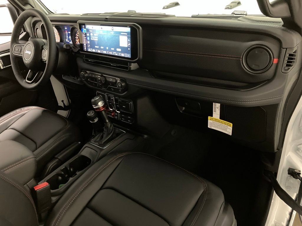 New 2026 Bright White Clear-Coat Exterior Paint Jeep Rubicon X image 19