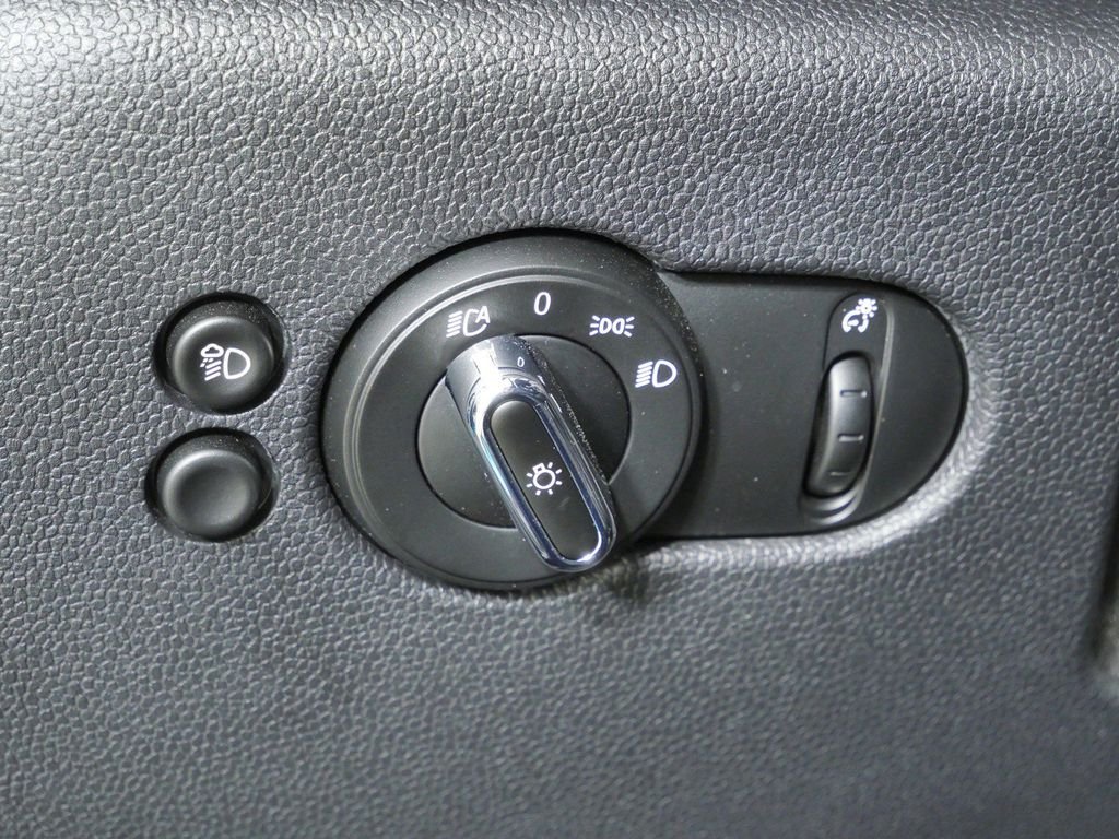 Used 2024  MINI Iconic image 35