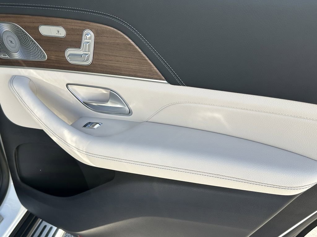 New 2026 MANUFAKTUR Moonlight White Metallic Mercedes-Benz GLS 450 image 19