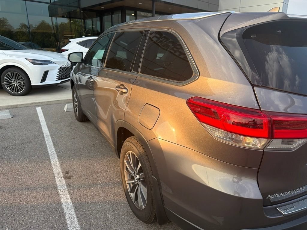 Used 2019 Predawn Gray Mica Toyota SE image 8