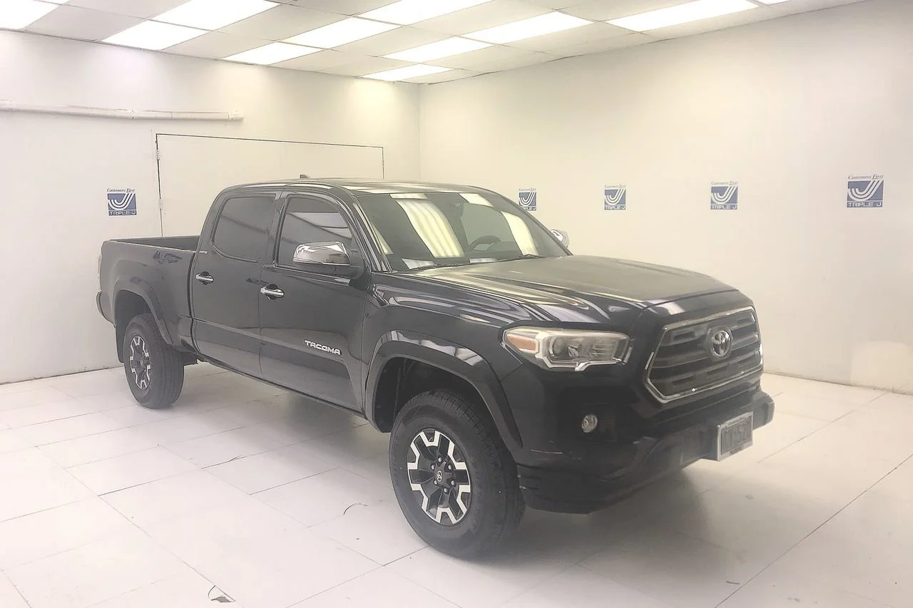 Used 2016 Black Toyota Limited image 9