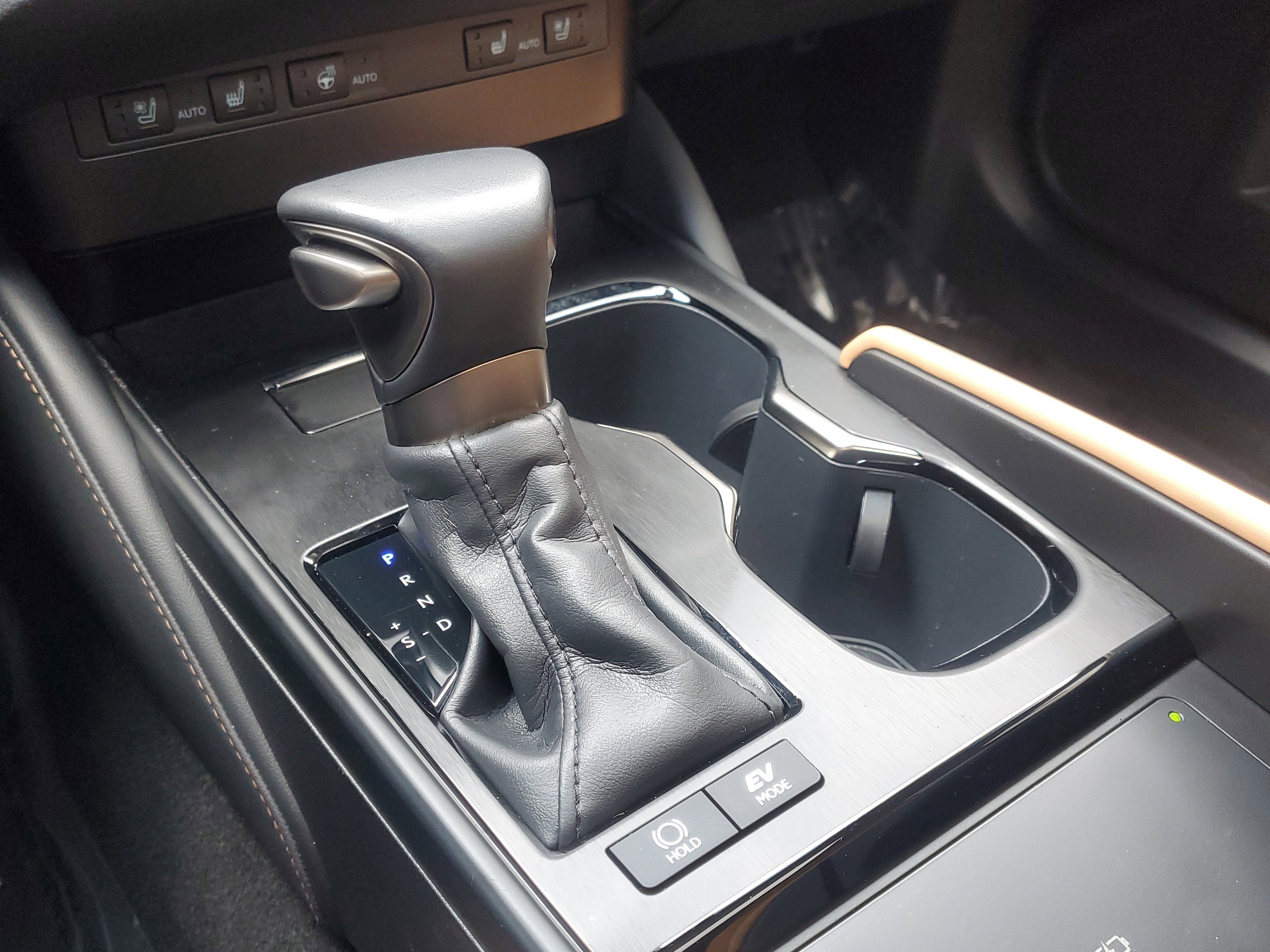 Used 2025 Mica Lexus ES 300h image 30
