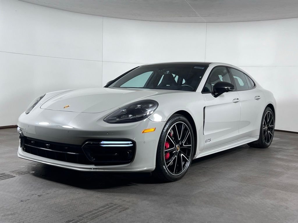 2022 Porsche Panamera GTS's photo