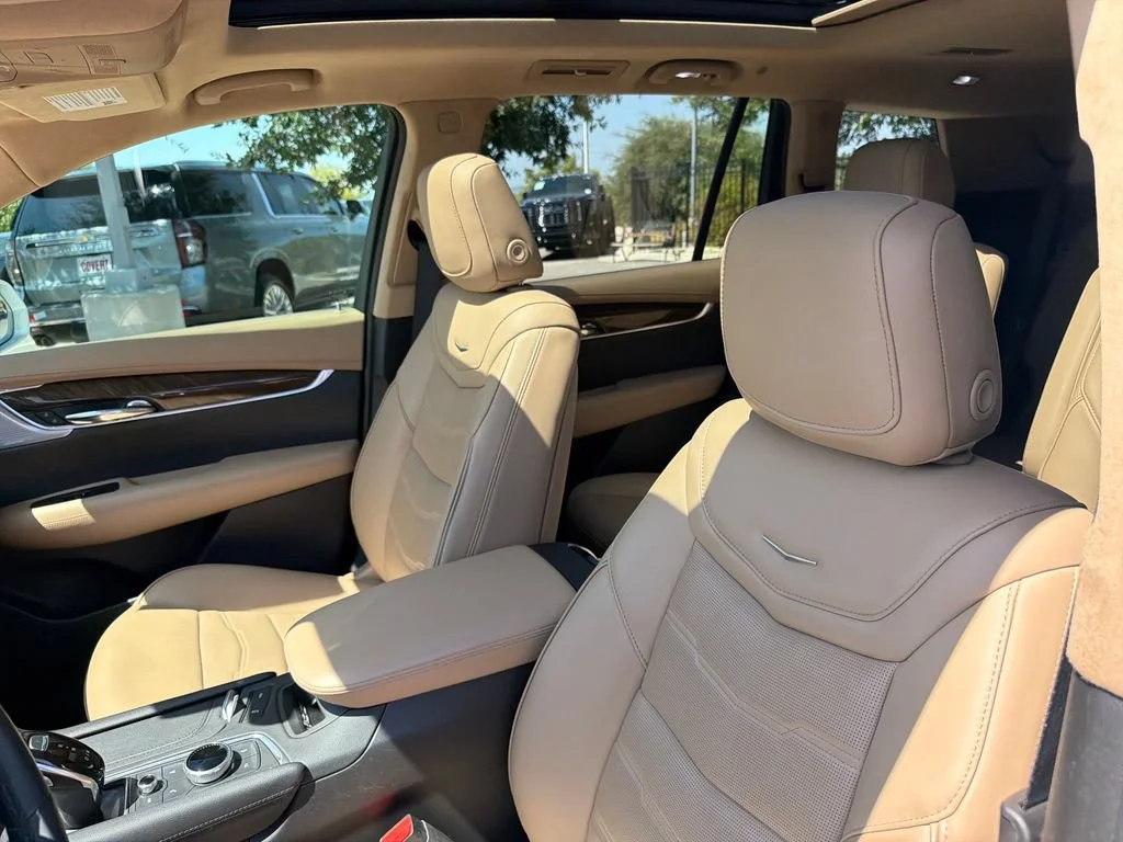 Used 2020 CRYSTAL WHITE TRICOAT Cadillac AWD Premium Luxury image 19