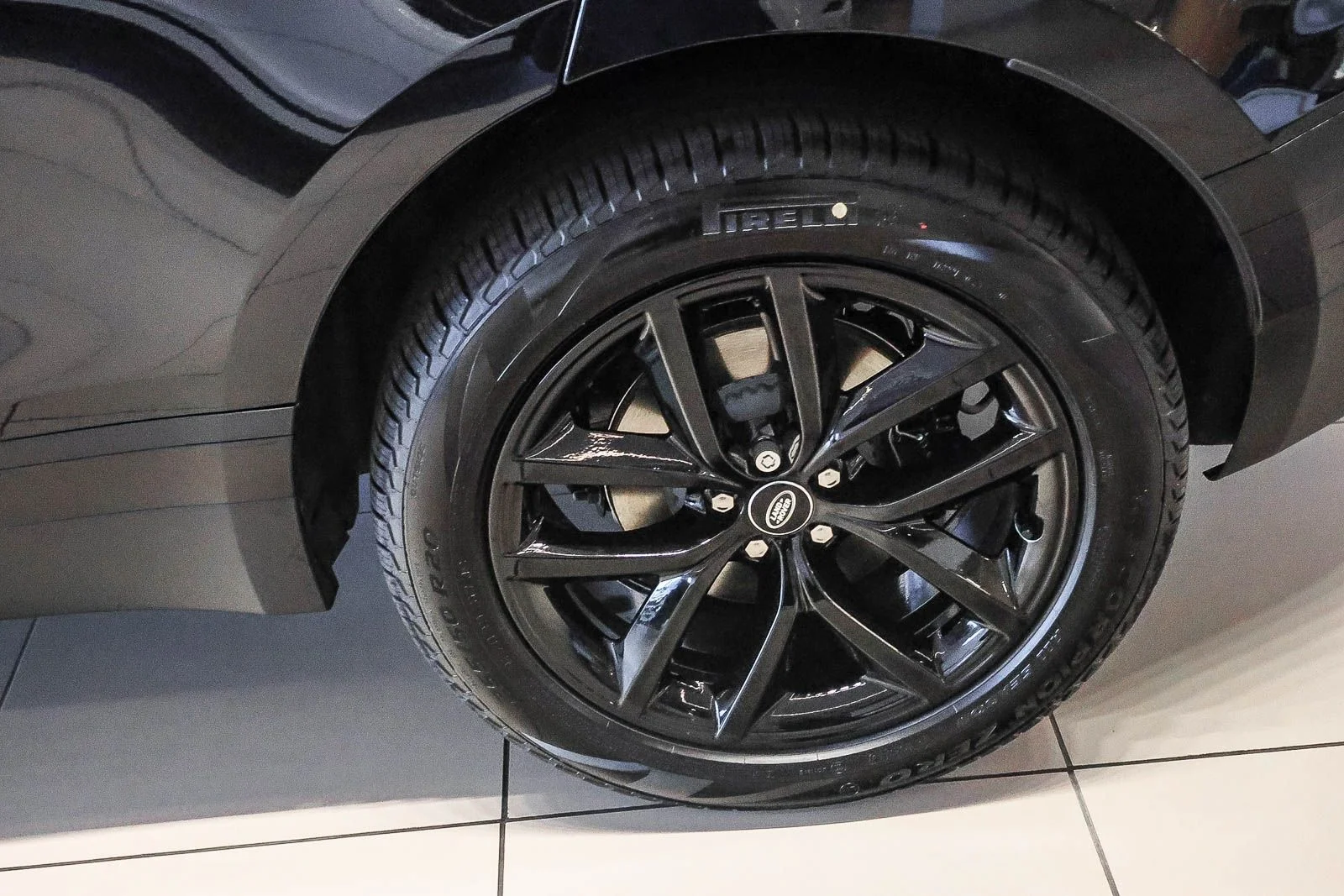 New 2026 Santorini Black Land Rover S image 9